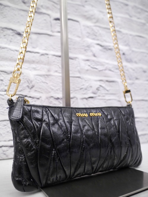 美品◆ miu miu ミュウミュウ マトラッセ 2way クロスボディ ミニ ショルダー バッグ ポシェット 黒◆ ポーチとしても使用可能なレアモデル