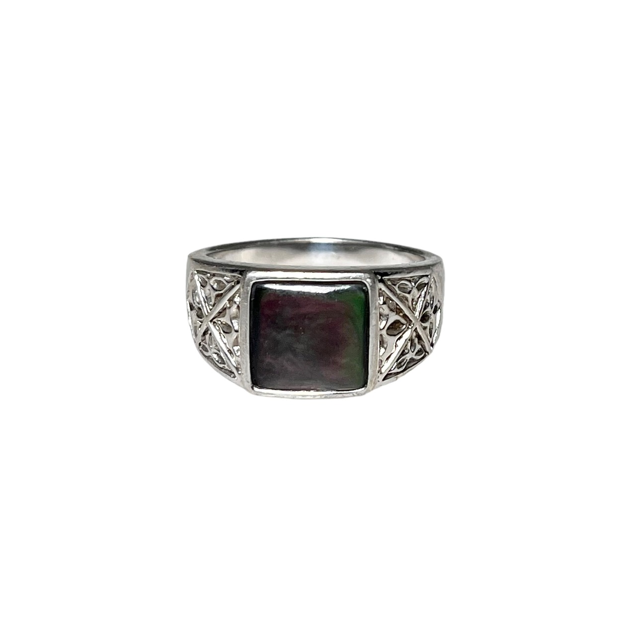 vintage silver engraved ring set with shell