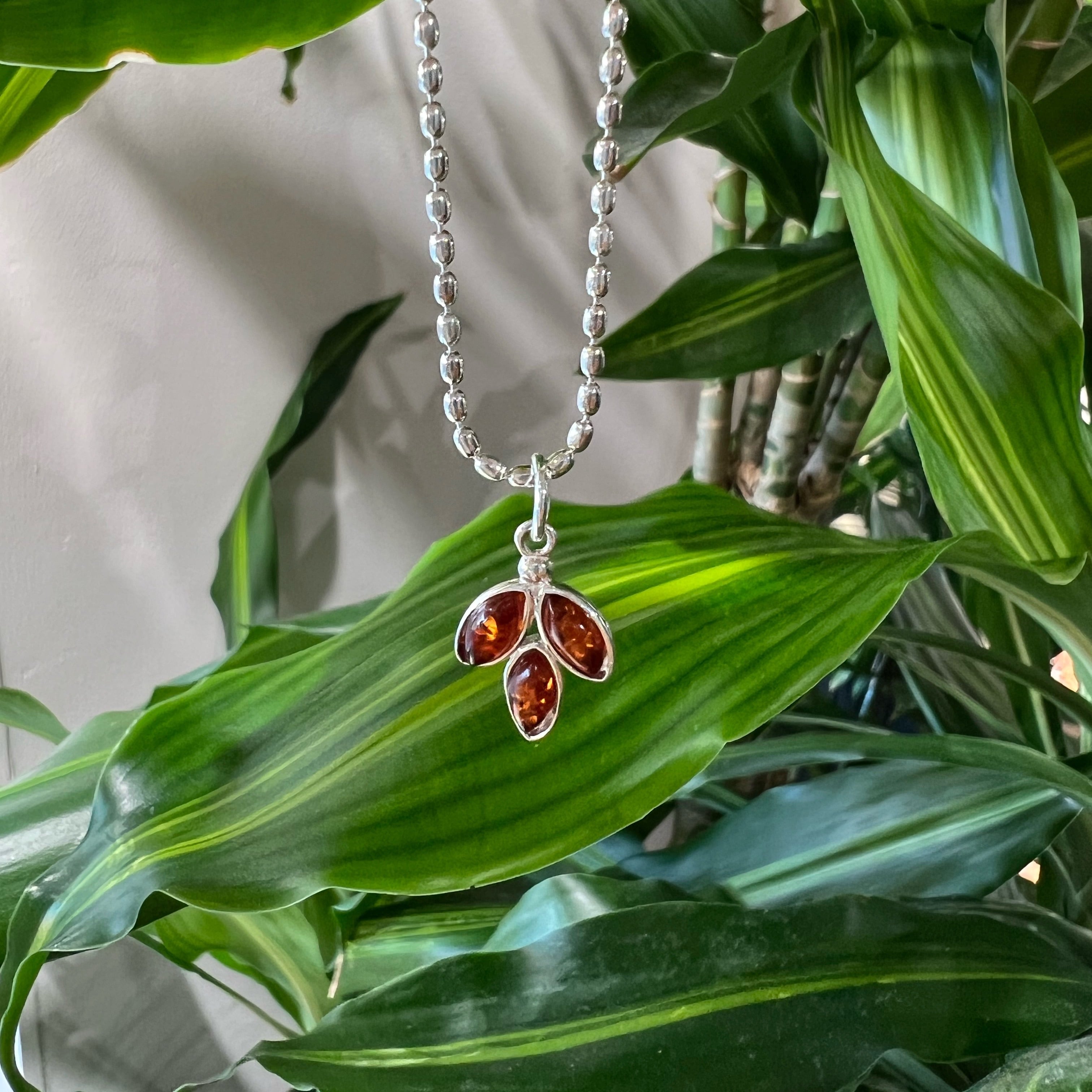 琥珀 コハク アンバー マルチカラー ブレスレット シルバーデザイン 天然石アクセサリー 8mm×22mm 魔除け 金運