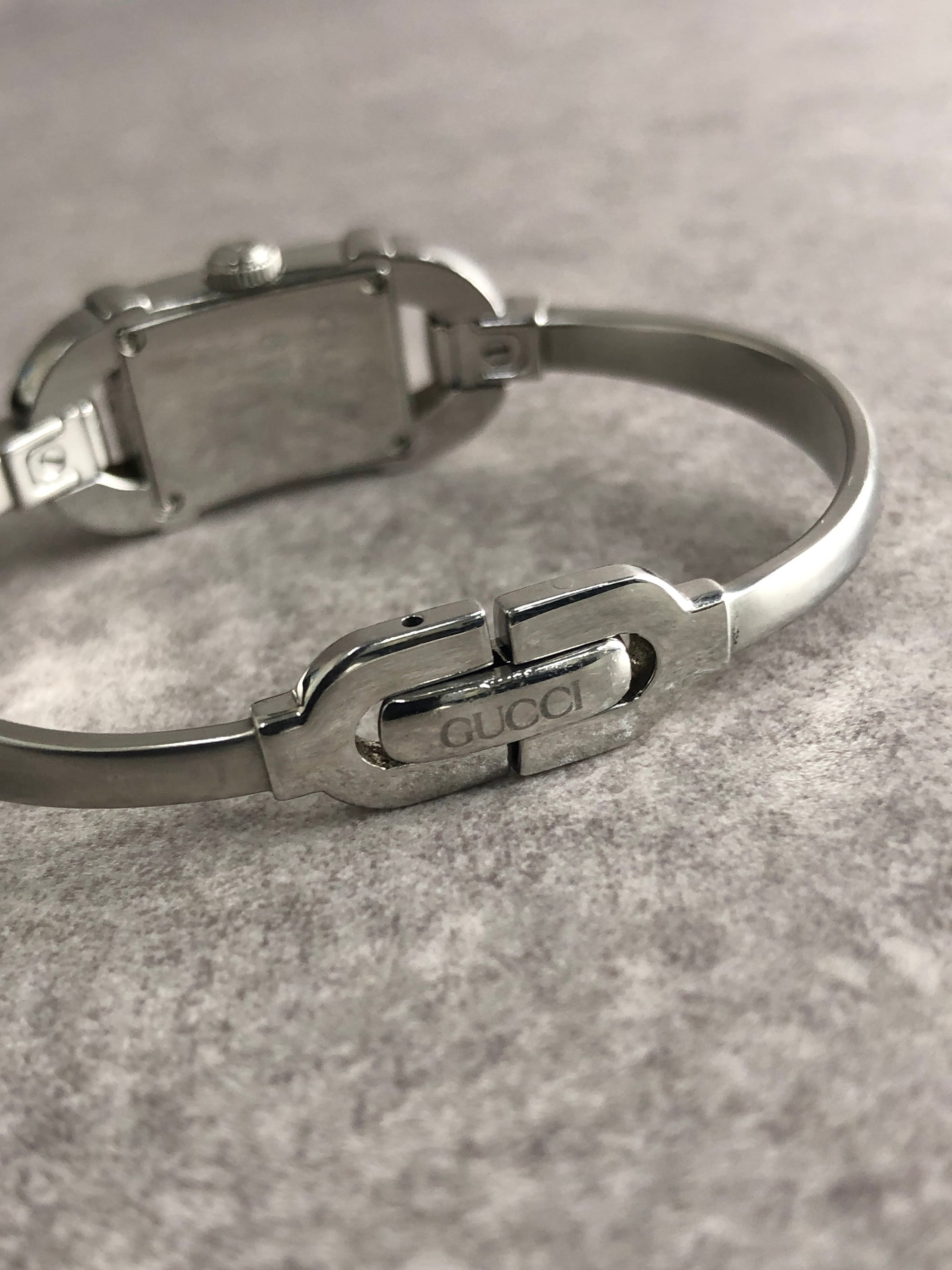 GUCCI グッチ 腕時計 シルバー ステンレススチール バングル型 6800L