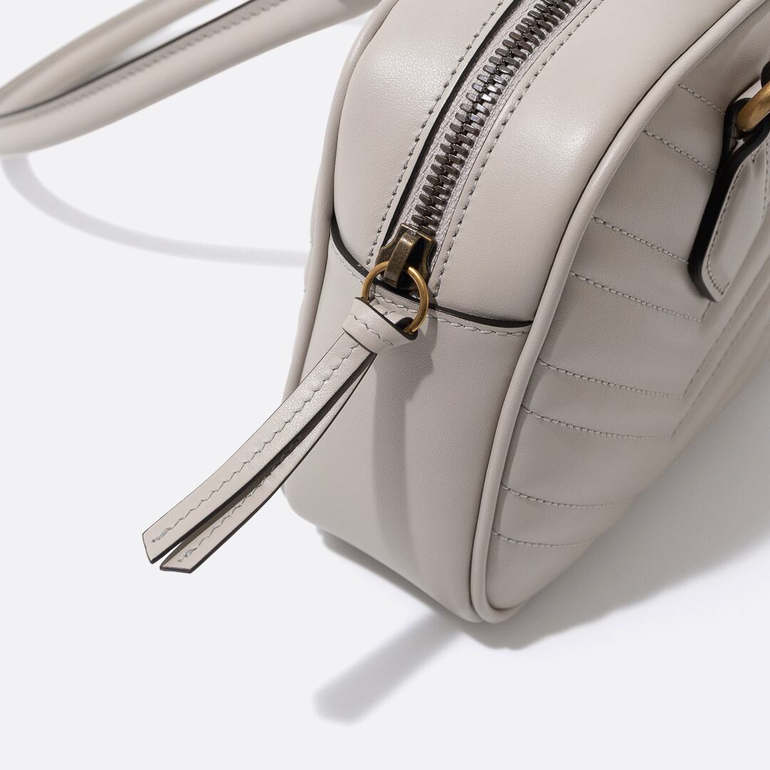 GUCCI GGマーモント スモール トップハンドルバッグ ライトグレー