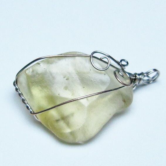 リビアングラス ペンダント 一点物 メール便可 112-13739