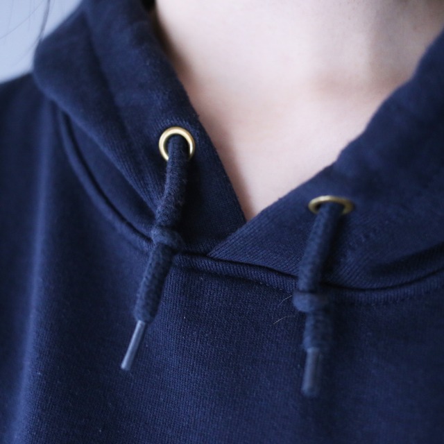 "Carhartt" sleeve logo printed over silhouette navy sweat parka