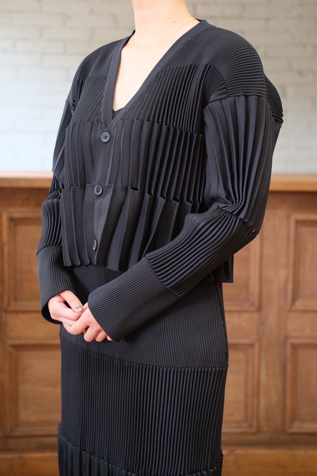 CFCL】 ACCORDION CROPPED CARDIGAN -black- | loop