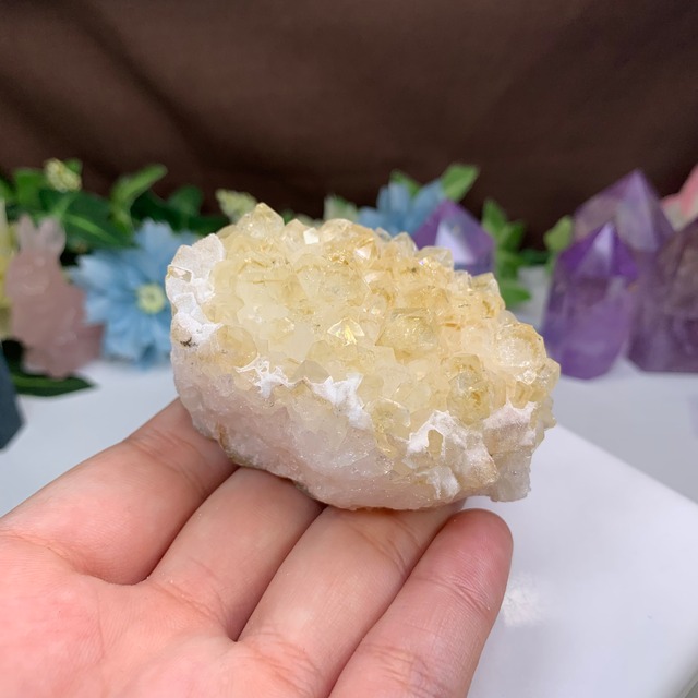 3.可愛い淡い色合いシトリン原石クラスター