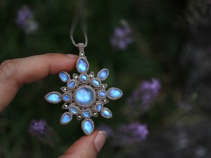 ムーンストーン  曼荼羅ダブルクロスペンダント