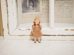 チェックワンピースの小さな女の子　オールビスクドール 画像1