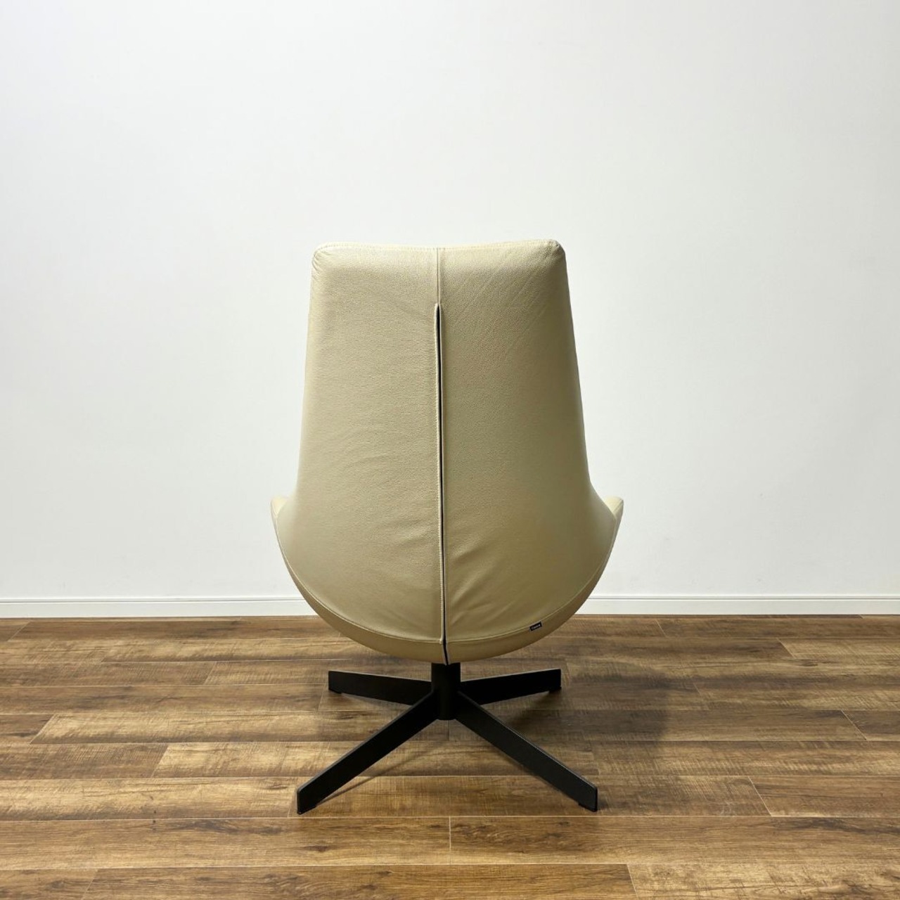 Cassina 315 EXORD PRO カッシーナ 315エクソードプロ ラウンジチェア 回転いす 本革 デザイナーズ家具 モダン ベージュ系【中古】【300サイズ】