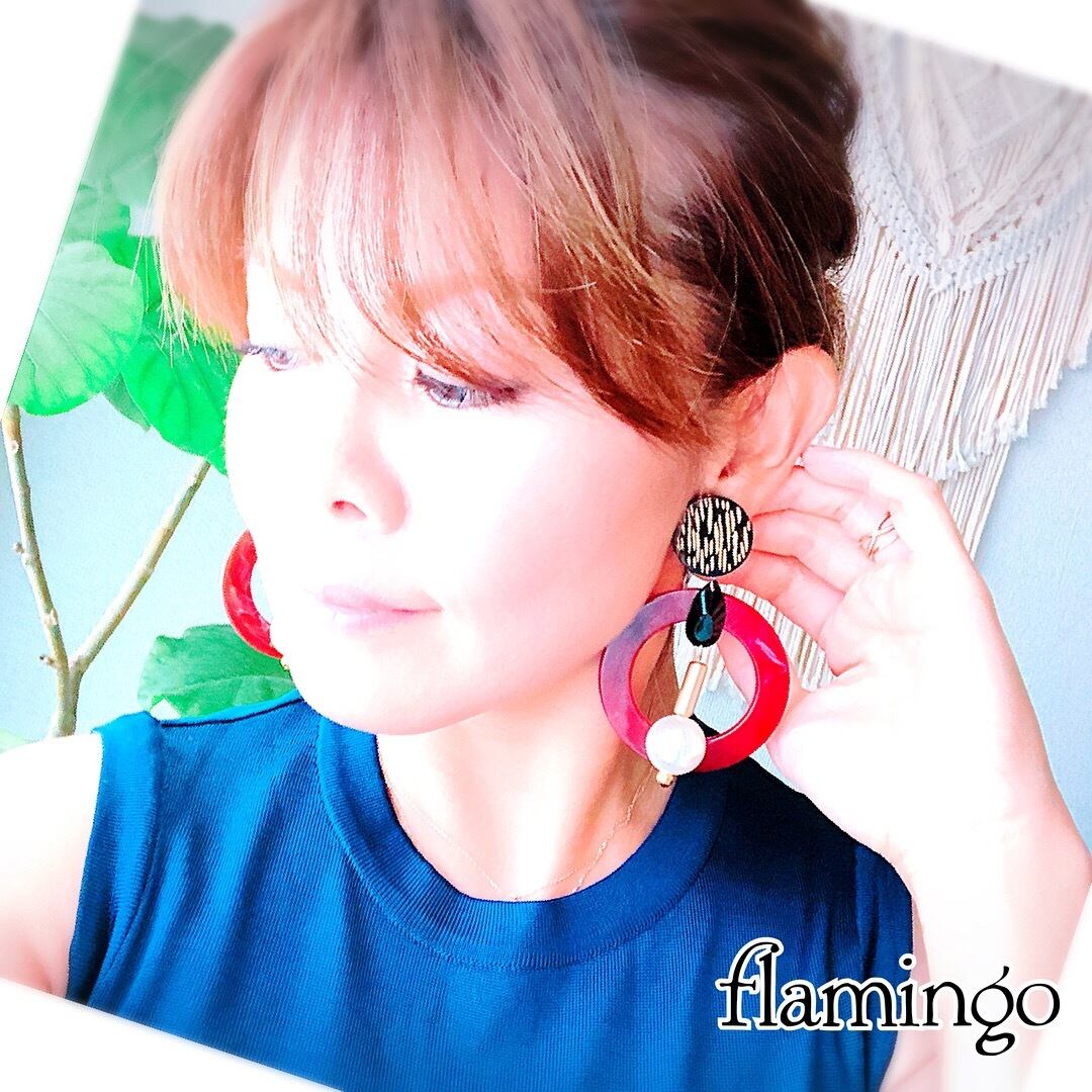 タッセルフープとフラミンゴの大ぶりピアス