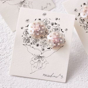 Bouquet piressed earring ( clear green × pale pink )