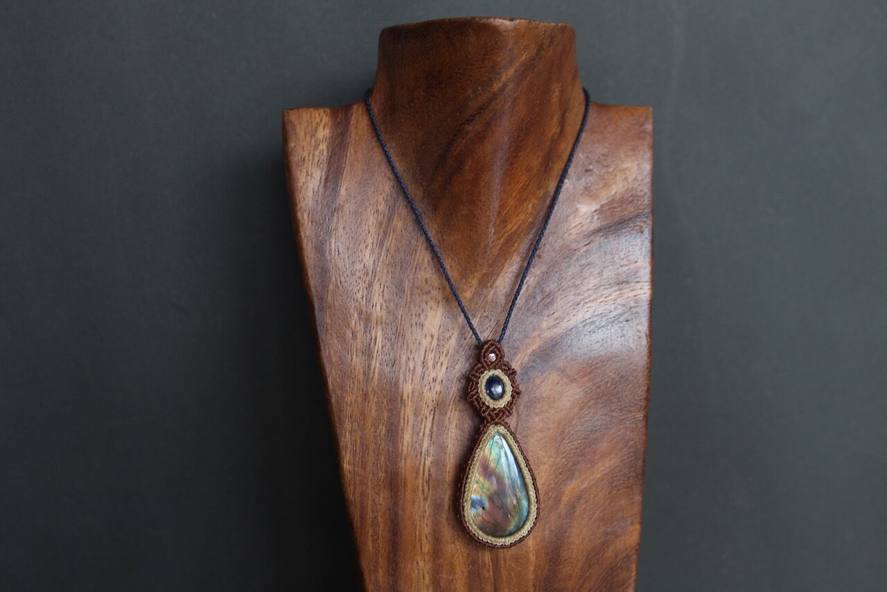 Multicolor labradorite kyanite micromacrame pendant