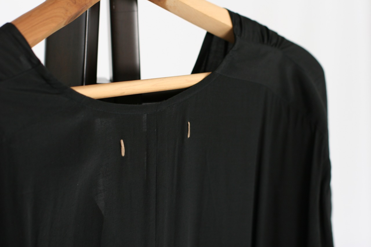 【suzuki takayuki】v-neck dress (S251-29) / black・grayish beige