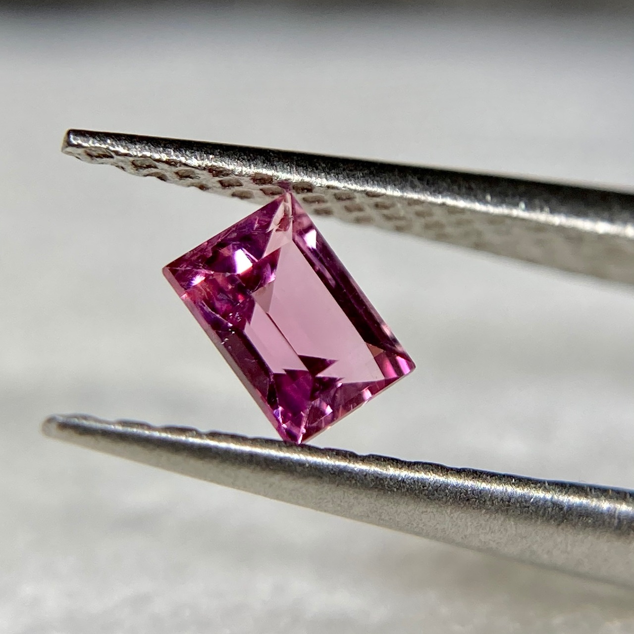 スピネル 長方形 訳あってお買い得  約3mm*3mm r-0014