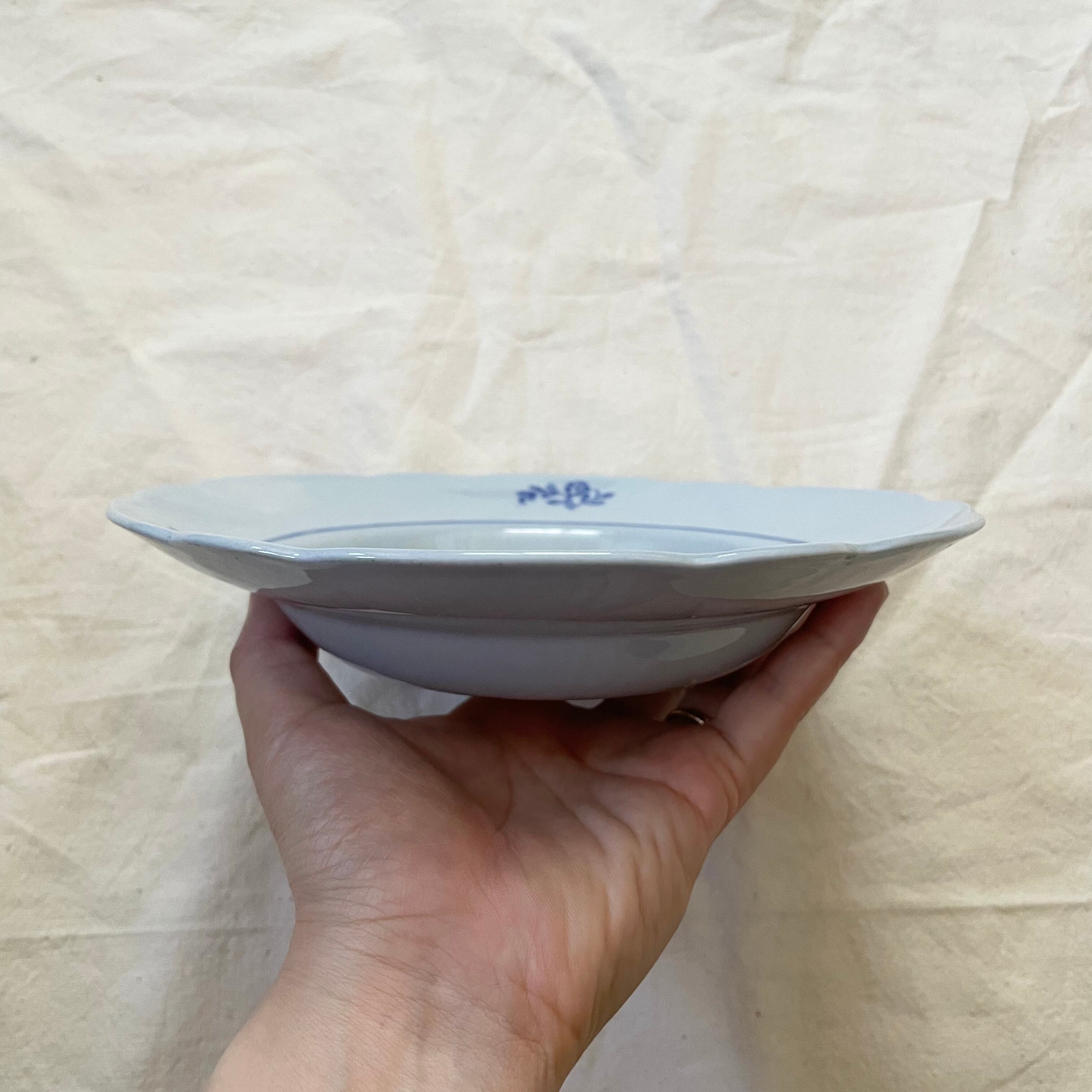 アラビアの青地の小さめスープ皿 | tsuitachi craft&brocante