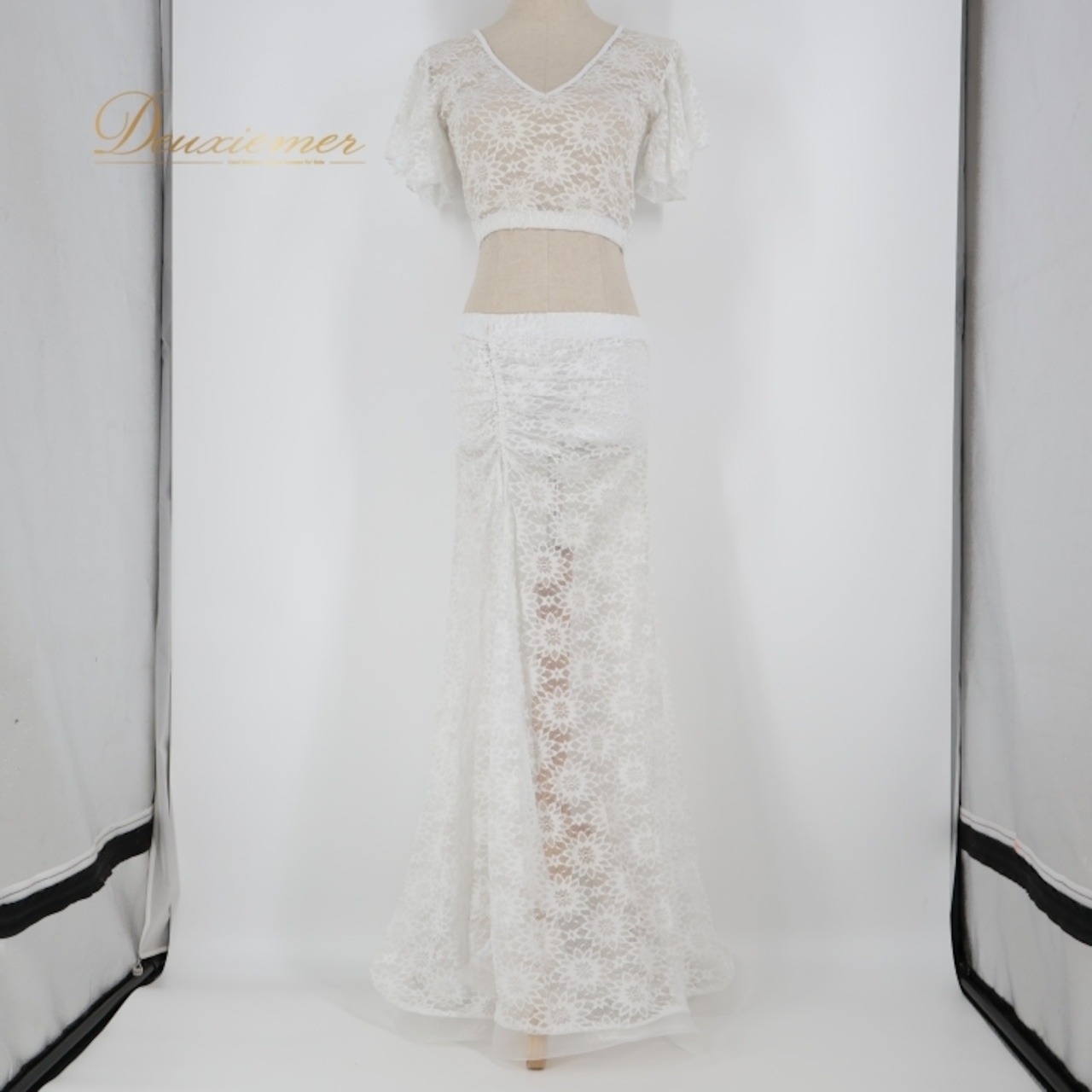 ベリーダンス 衣装 上下セット ホワイト系 レッスン 練習 白 爽やか レース 総レース 花柄 ツーピース セットアップ インナーパンツ 明るい 半袖 かわいい 上品 スリット ダンス衣装 華やか