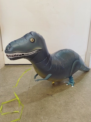 お散歩バルーン　ティラノサウルス