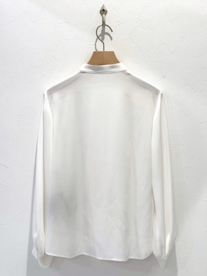 ボウタイ風ラインブラウス