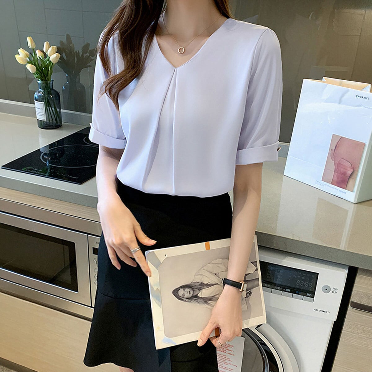 サテン風 ブラウス 半袖 Vネック レディース 春夏 きれいめ 大人 フェミニン 通勤 ビジネス オフィス OL 参観日 入学式 卒業式 入園式 卒園式 シンプル 清楚 上品 大人可愛い 大人女子