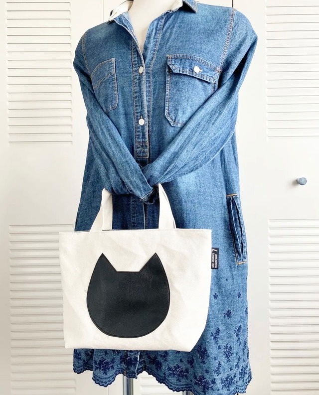 黒猫トート【使いやすいお手頃サイズ】