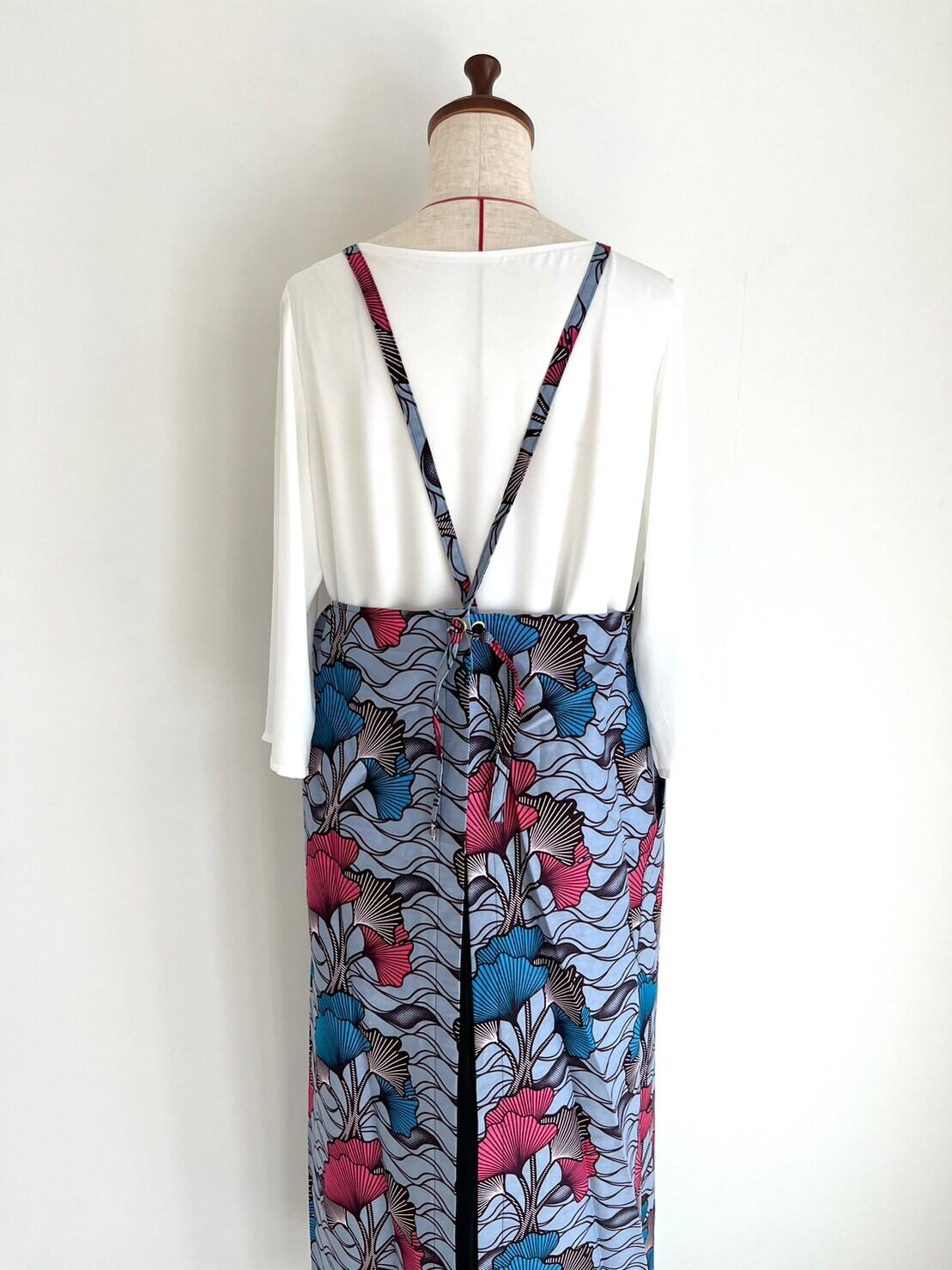 専用✤エプロン✤アフリカ布 アフリカ布のナチュラルエプロン 銀杏リーフ/グレー | lalaproducts