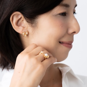 Gold pierced earrings GMA21ピアス Three petals