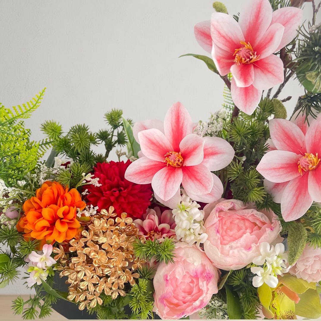 木蓮が咲き誇る オーバルモダンアレンジメント｜横長デザイン・光触媒フラワー 木蓮が咲き誇る オーバルモダンアレンジメント｜横長デザイン・光触媒