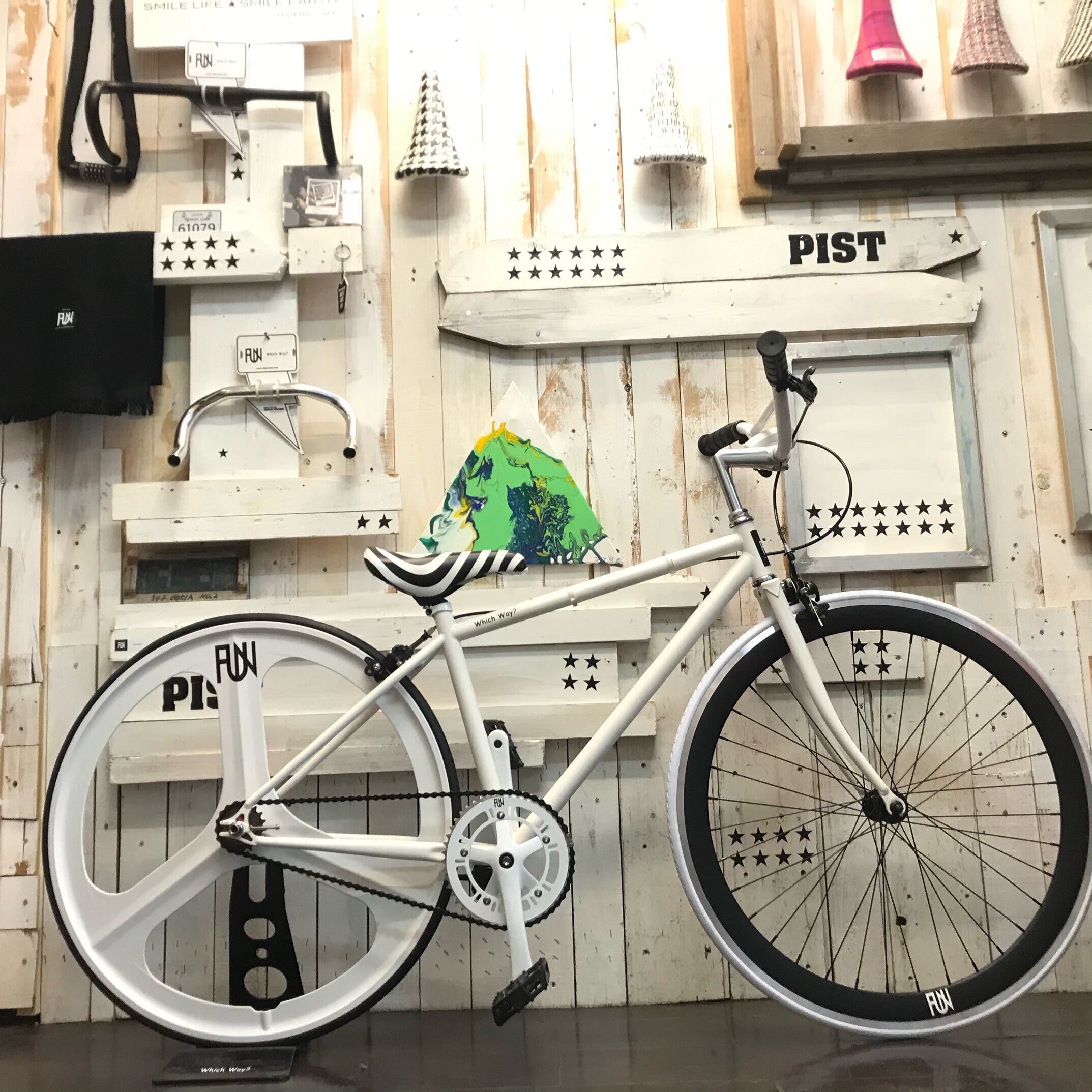 FUN 700c Z3 ホイール リア　マットブラック　美品　自転車　バイク FUN 700c Z3 ホイール リア マットブラック 美品 自転車 バイク