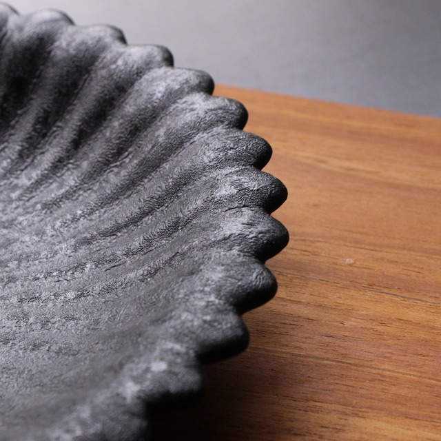 漆黒　菊割5.5寸皿