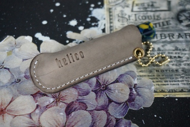 シュクル専用ペンシース（helicoロゴ入り）Toscano Buffed smog  グレージュ