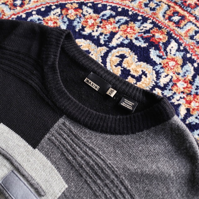 monotone pattern 3D square and line loose knit