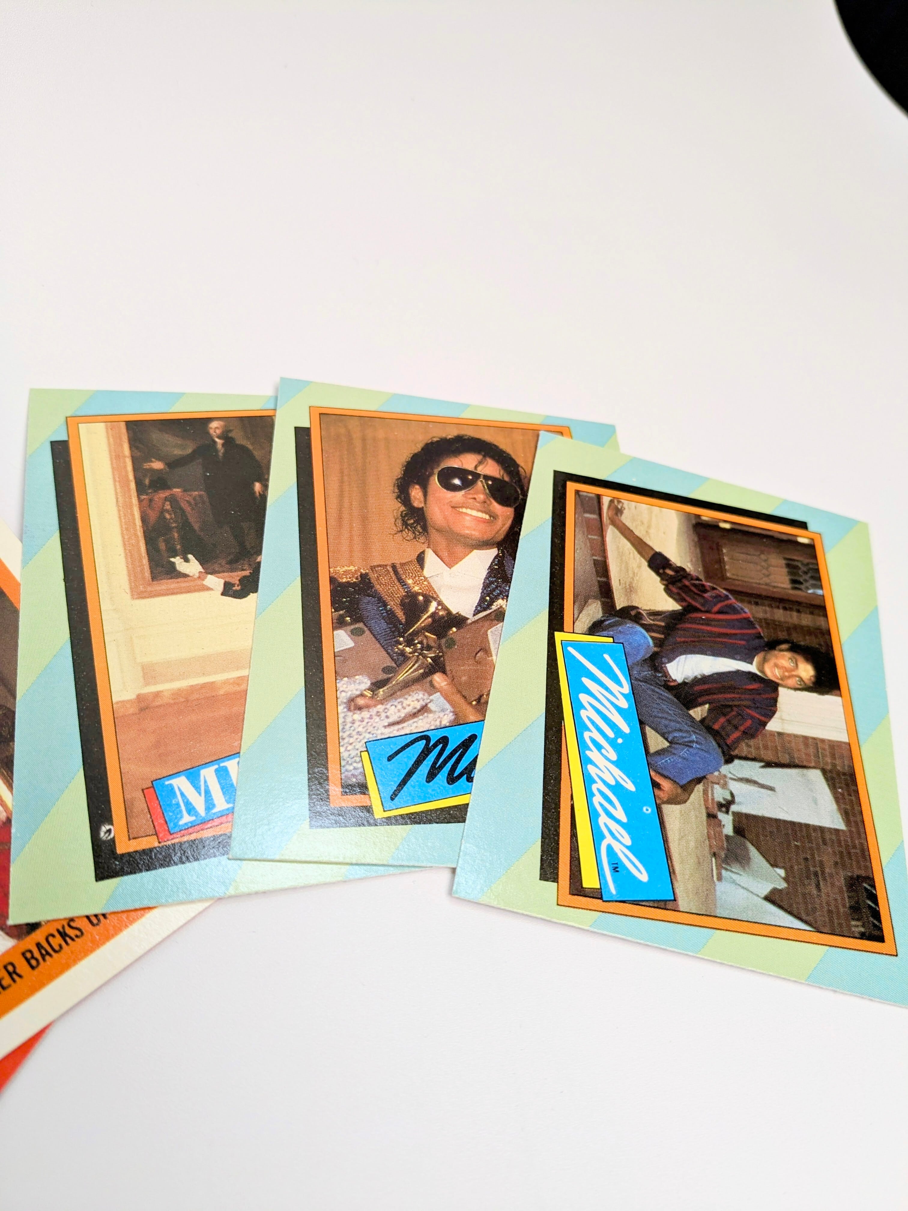 ♧ 送料無料！☆1984年製 Topps【 Michael Jackson ( マイケルジャクソン ) 2ND SERIES！ 】VINTAGE トレーディングカード・ステッカー単品 （1個=4CARDS＋2STICKER入り）〚アメリカン雑貨 アメトイ〛