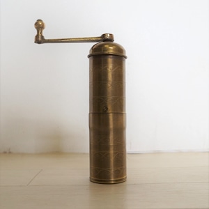 【コレクション 56】ドイツ・ザッセンハウス社 175M(?)真鍮のコーヒーミル