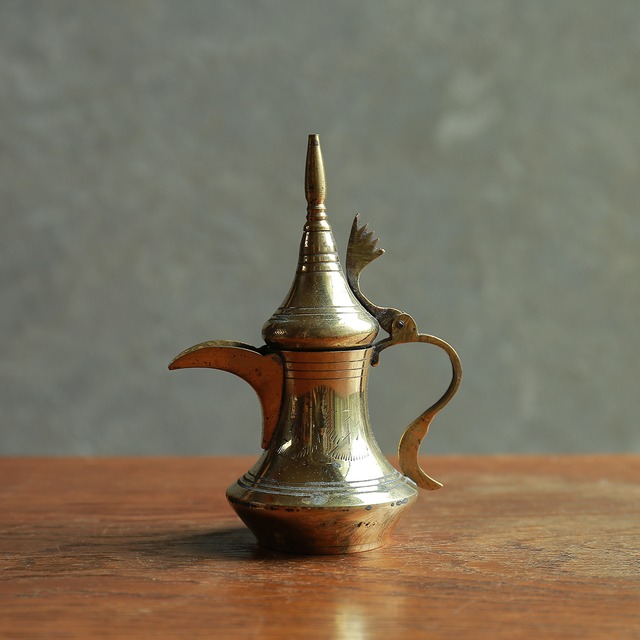 【ご成約品】トルコから届いた、真鍮のピッチャー・経年変化が美しい、ピューターのジャグ・水牛の角で作られたフクロウ