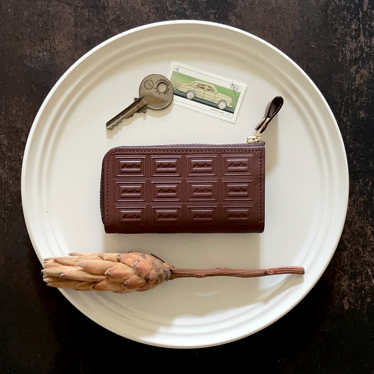 革のチョコ・ファスナー式キーケース スイート（金の包み紙） | キッサ