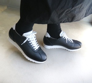 クラシックなデザインと本革の上質感！EMAのスニーカー