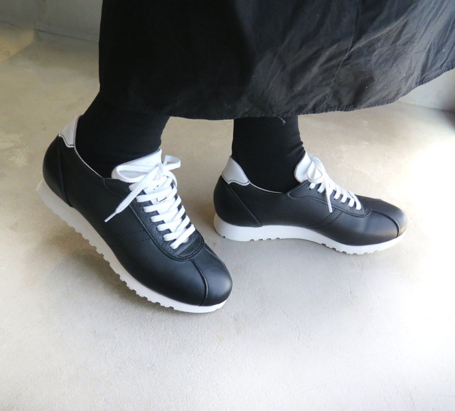 クラシックなデザインと本革の上質感！EMAのスニーカー