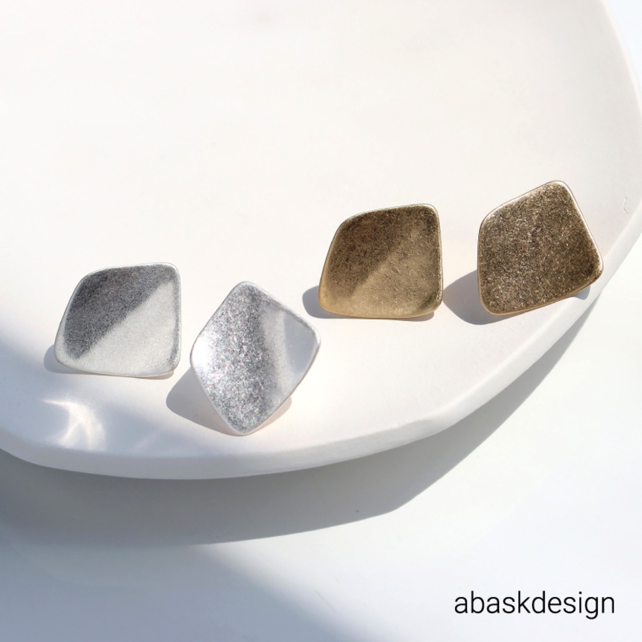 【ネコポス便】イヤリング マットプレートイヤリング ヴィンテージ マット加工 シンプル プレート 1132