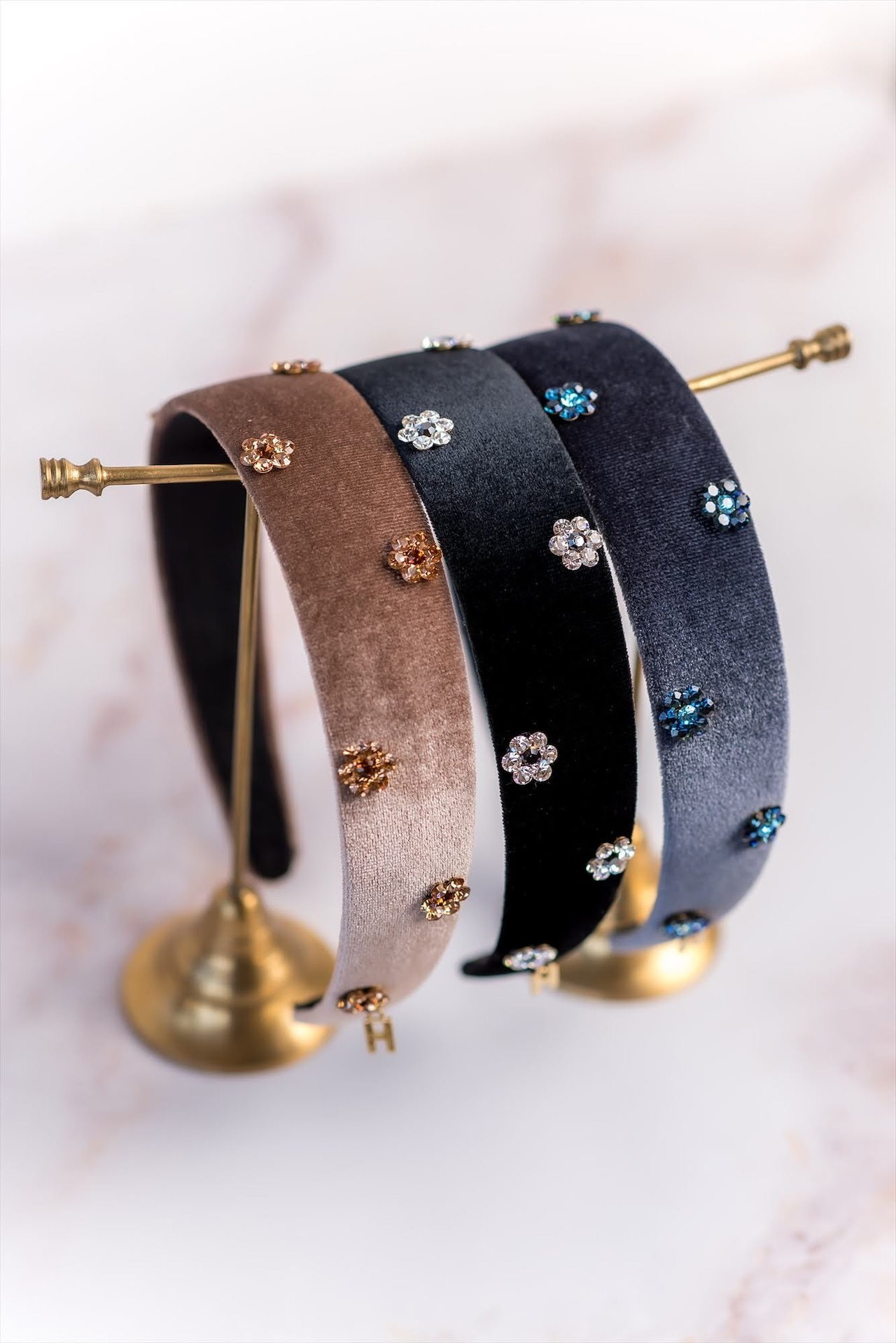 ベロアビジューフラワーカチューシャ