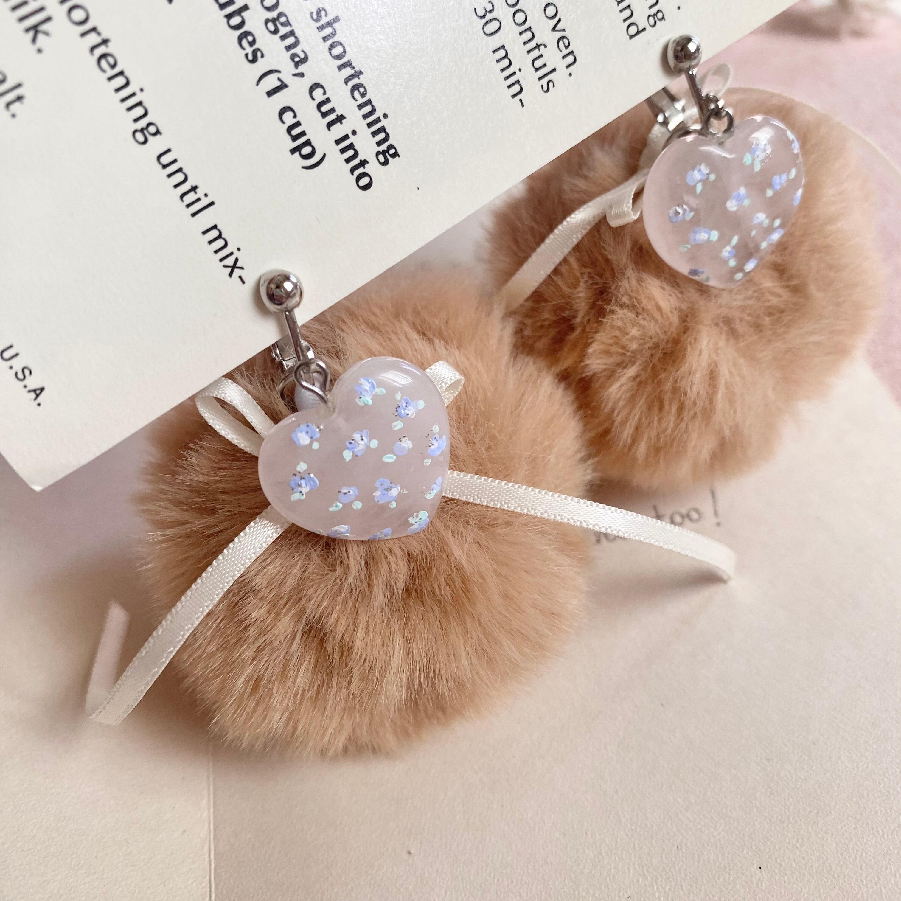 ぽんぽんモカx ブルー小花イヤリング MOKA Pon Pon hand painted earrings