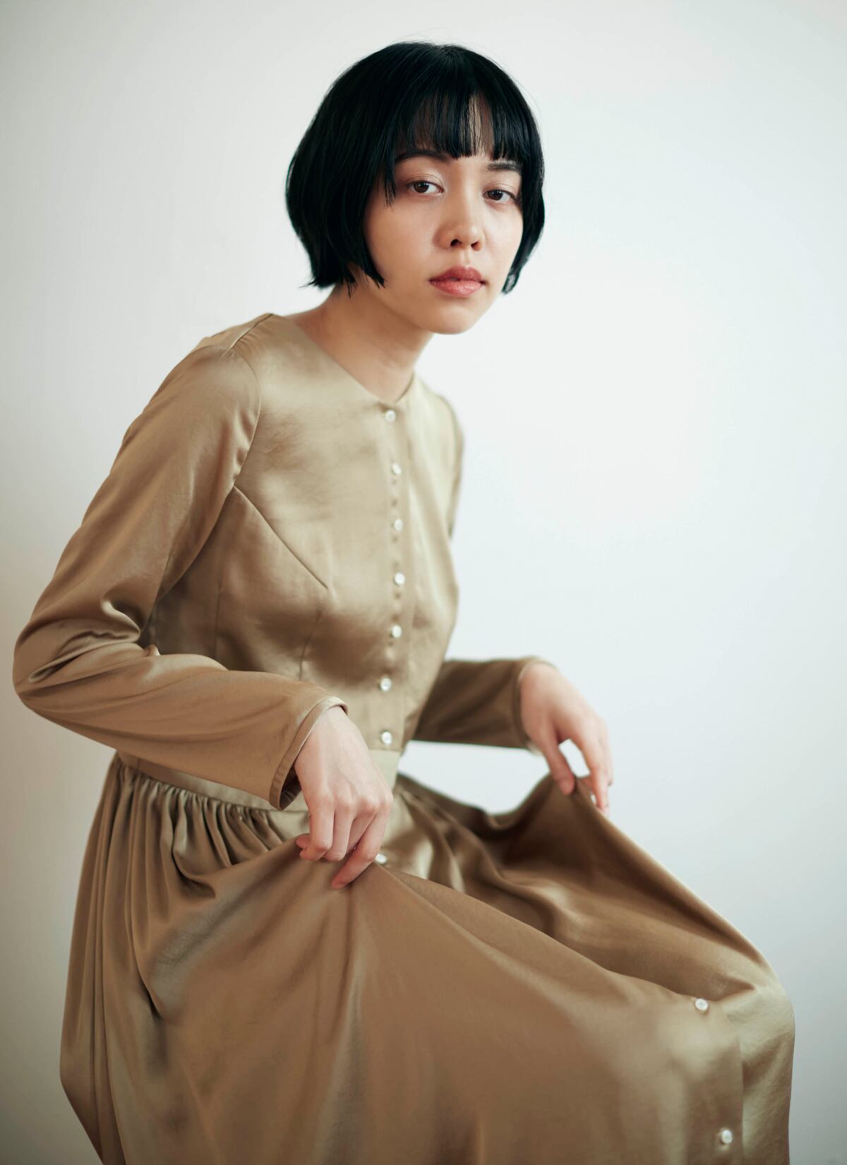 サテンのワンピース/ベージュ | RED Profile