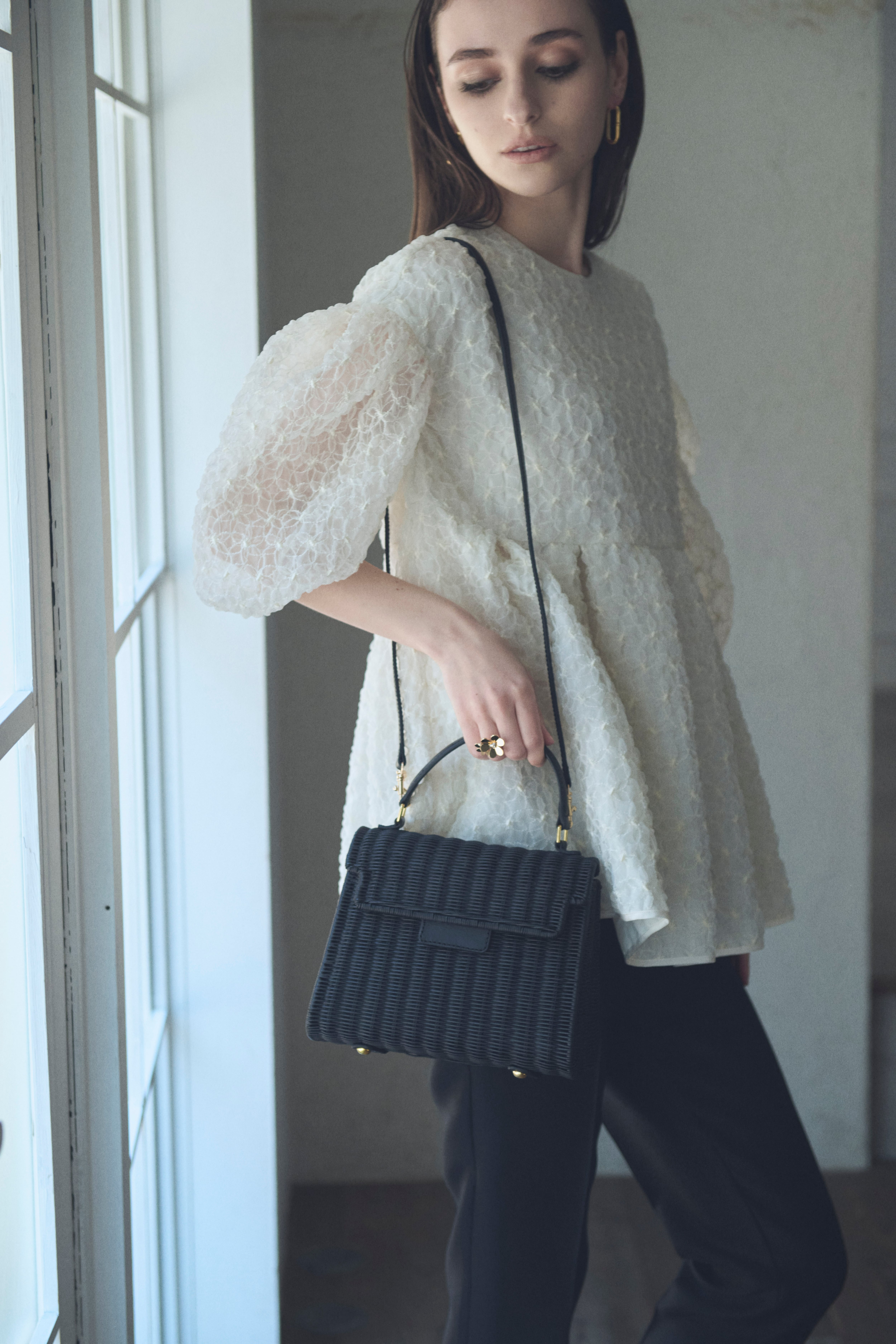 Leather trimmed rattan bucket bag | Bluelea