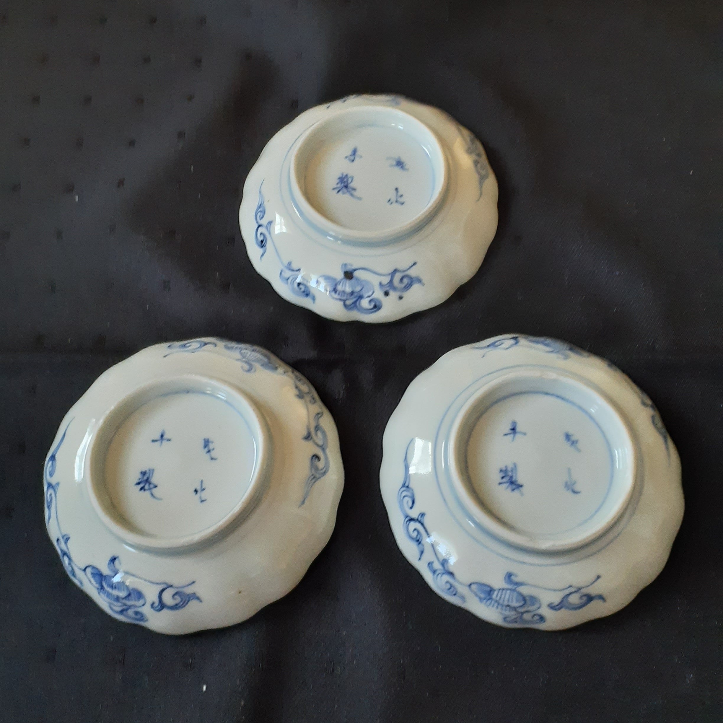 古伊万里 染付線描牡丹小皿 | 骨董セレクトショップ アンティーク牡丹