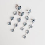 軽やかに揺れる クリアなくすみカラーの雫 ドロップピアス／イヤリング｜ブルー｜サムネイル1