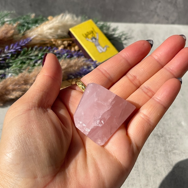 ブラジル・バイーア州産 ローズクォーツ ポリッシュ｜石目が美しい一点もの