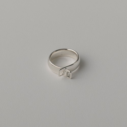 Square space cross ring Silver
