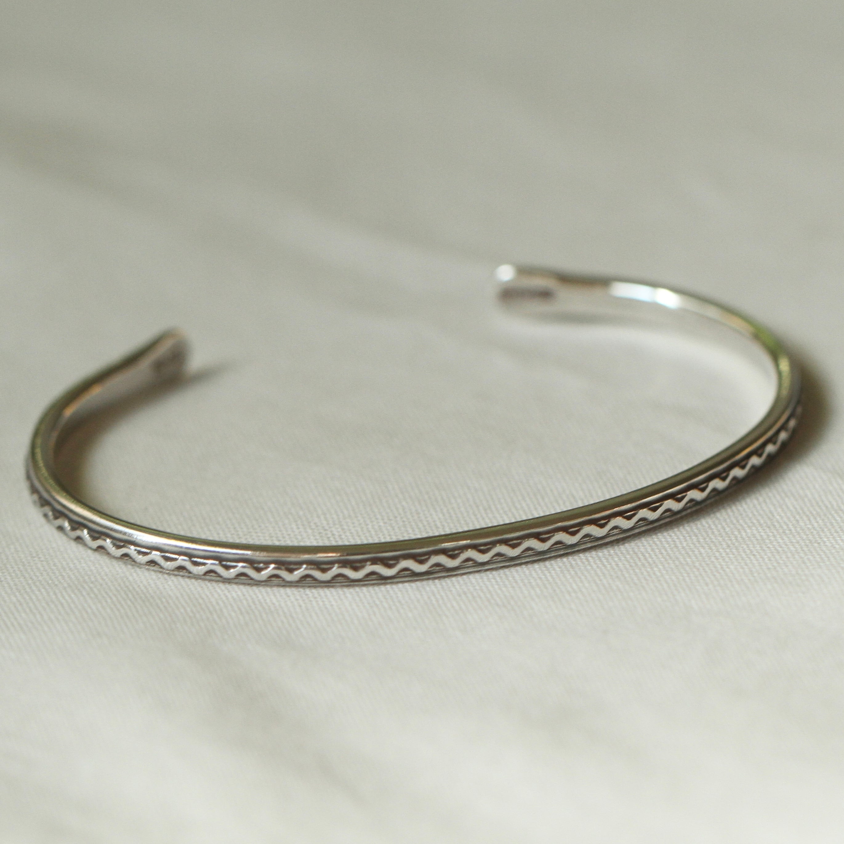 ERICKA NICOLAS BEGAY stamp bangle 02 / L size | Terminal
