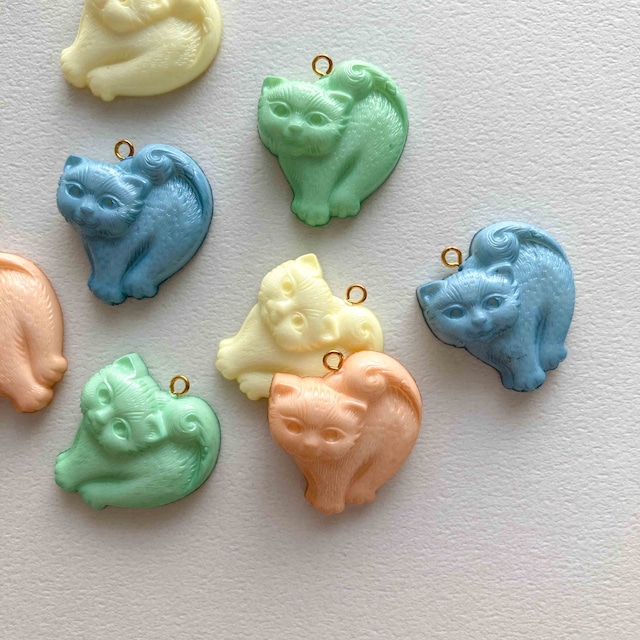 〈最終入荷〉ドイツアクリル ヴィンテージ猫チャーム