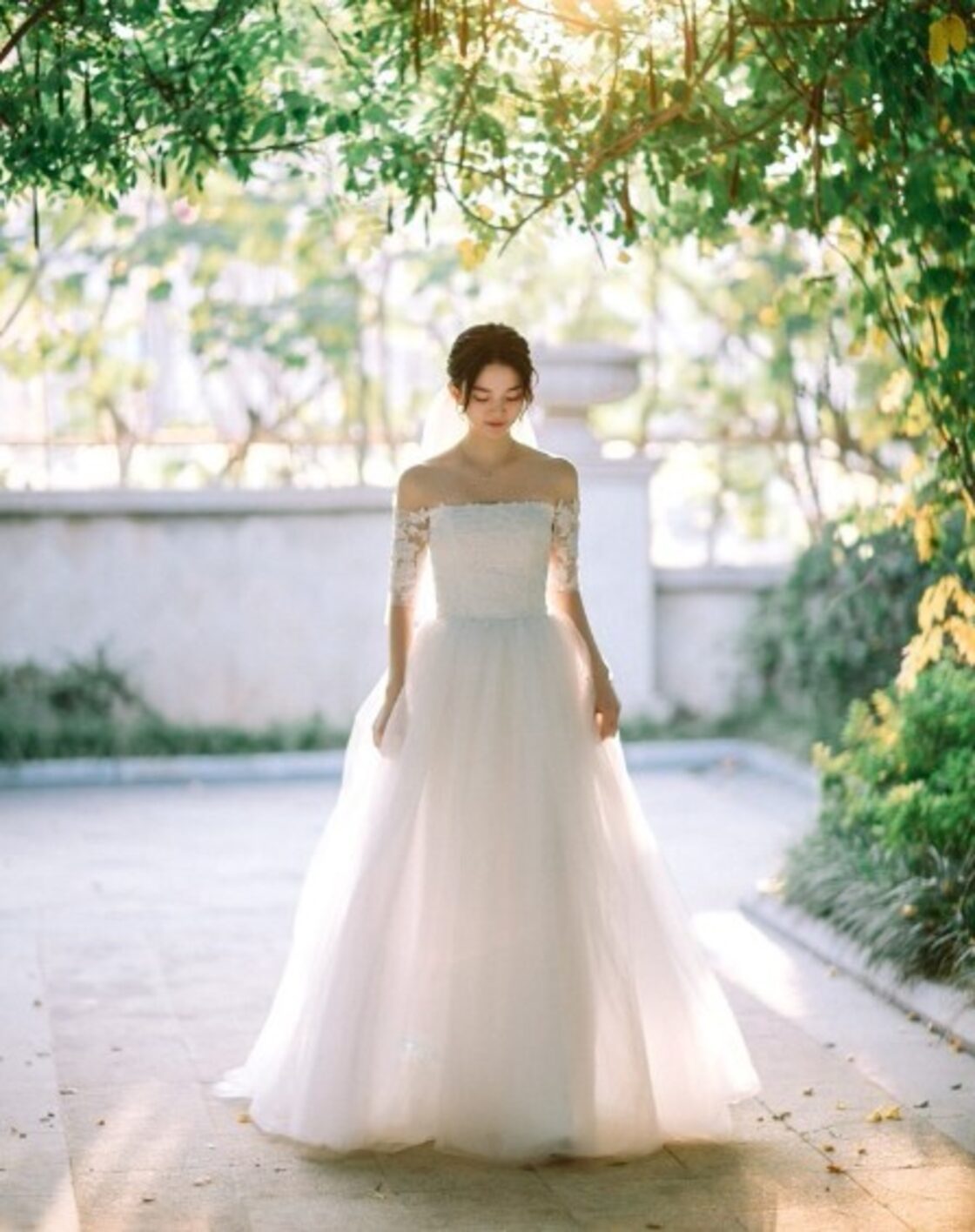 美品！ ウエディングドレス ホワイト オフショルダー ベアトップ 繊細  