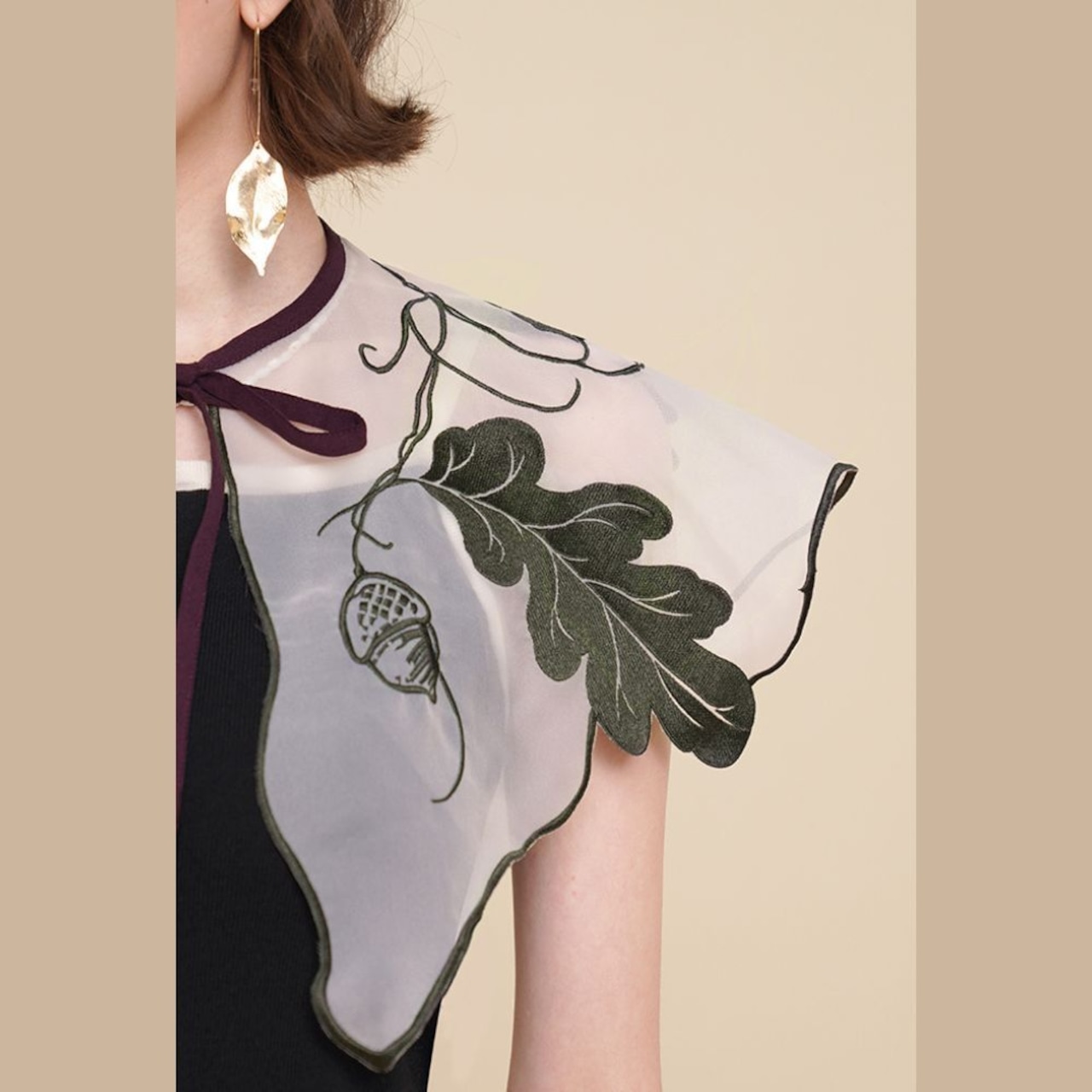 妖精が見つけた木の葉と木の実のシースルー刺繍ケープ　E00161