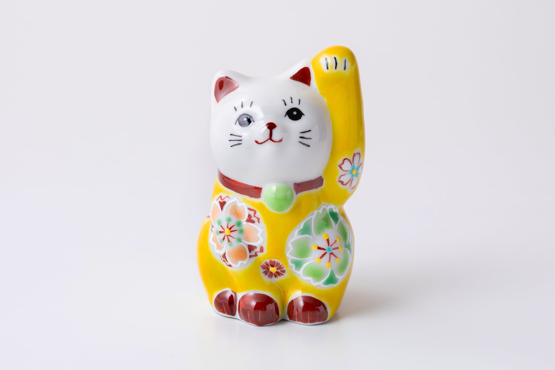 招き猫（左） 重ね桜 イエロー | 虚空蔵窯｜石川県能美市の九谷焼の